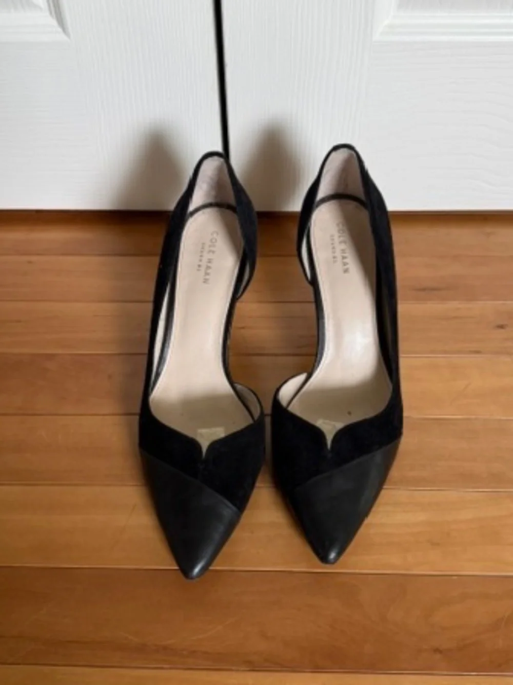 Cole Haan 8.5 women's Black leather and suede 3in heals